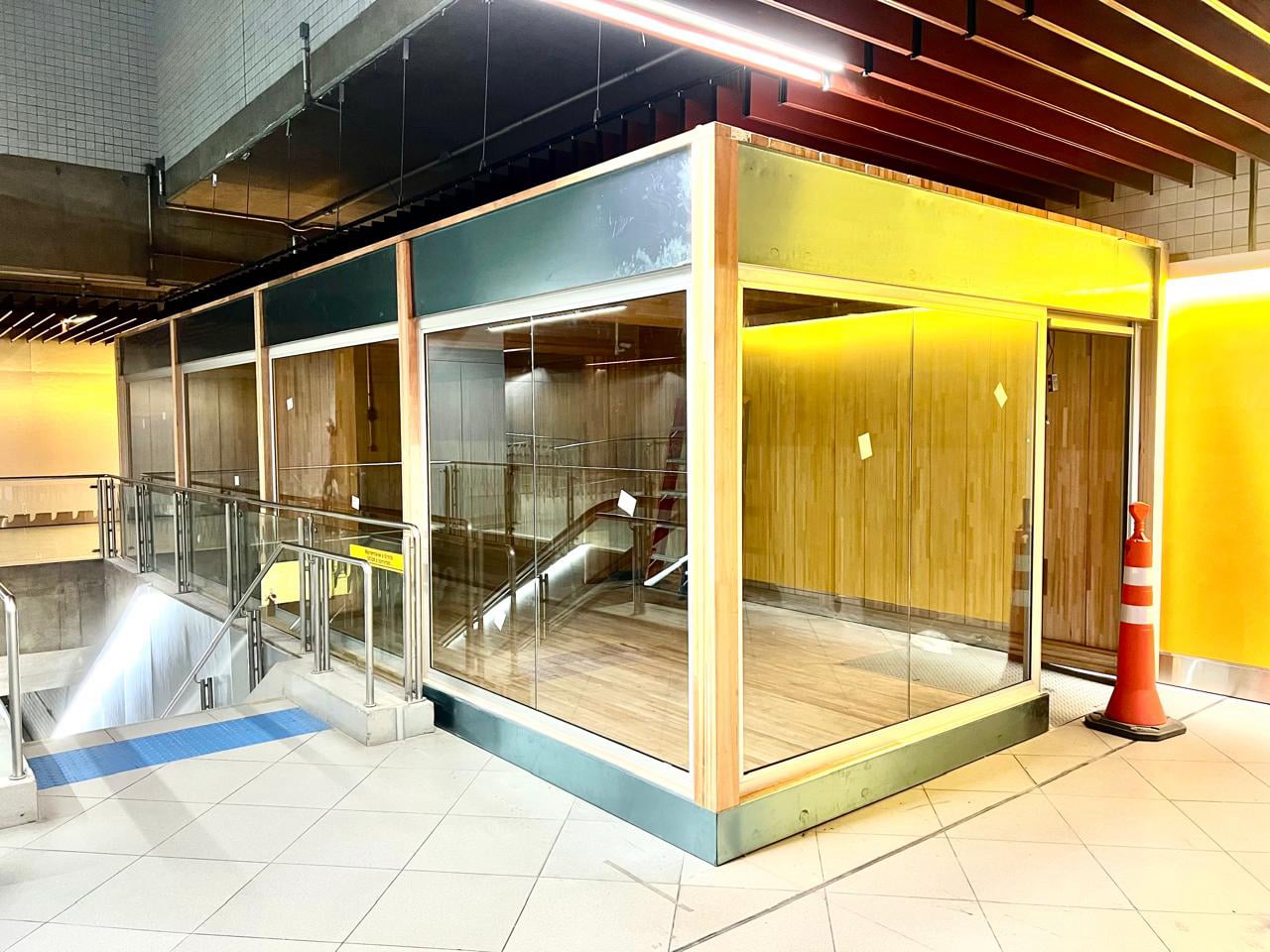 Cabine de Vidro na Estação Faria Lima do Metrô de São Paulo