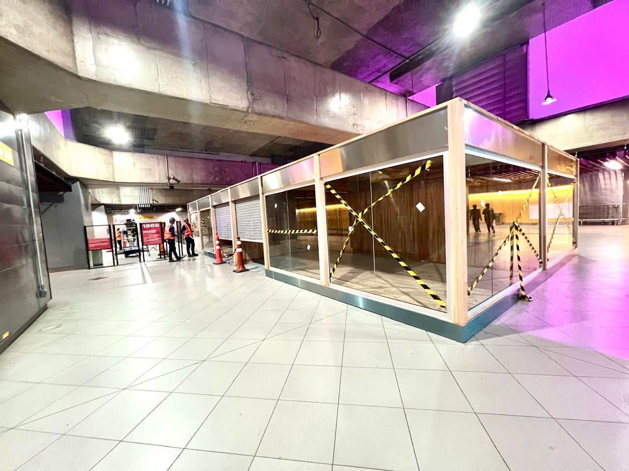 Cabine de Vidro na Estação Faria Lima do Metrô de São Paulo